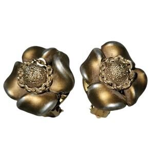 Vintage clip on flower earrings | Vintage costume jewelry